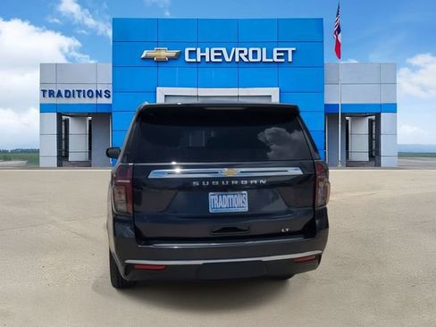 Certified 2023 Chevrolet Suburban LT w/ Luxury Package RWD image 8
