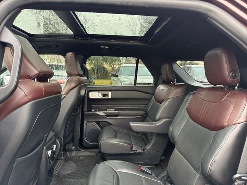 Used 2020 Ford Explorer Platinum w/ Premium Technology Package image 10