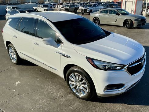 Used 2020 Buick Enclave Essence image 4