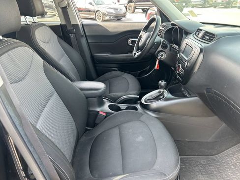 Used 2017 Kia Soul + FWD image 32
