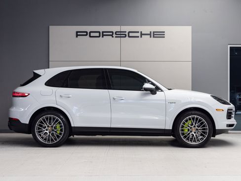 Used 2023 Porsche Cayenne image 8