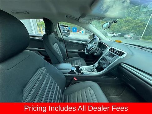 Used 2016 Ford Fusion SE FWD image 3