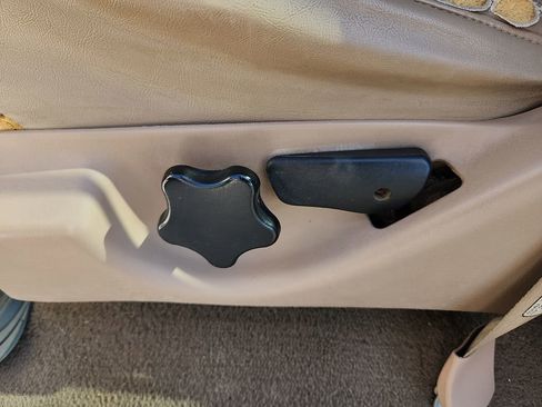 Used 1999 Ford F350 XLT image 14