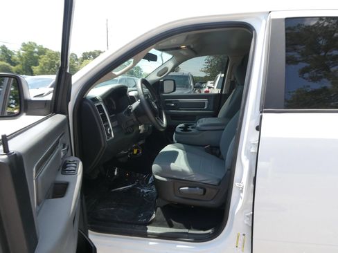Used 2019 RAM 1500 Classic SLT AWD/4WD image 12