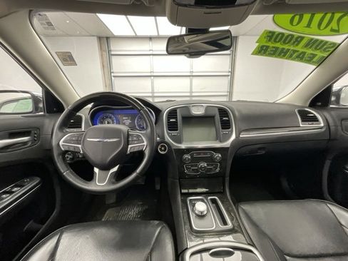 Used 2016 Chrysler 300 C image 4