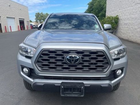 Used 2022 Toyota Tacoma TRD Off-Road w/ Technology Package image 2
