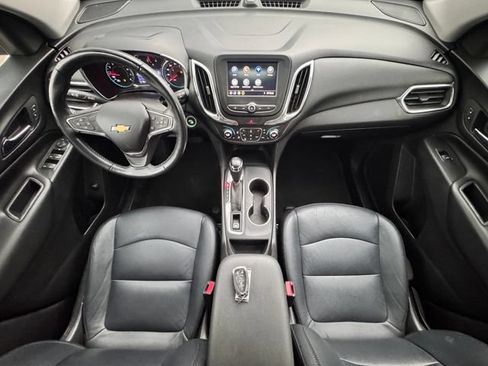 Used 2019 Chevrolet Equinox LT FWD image 2