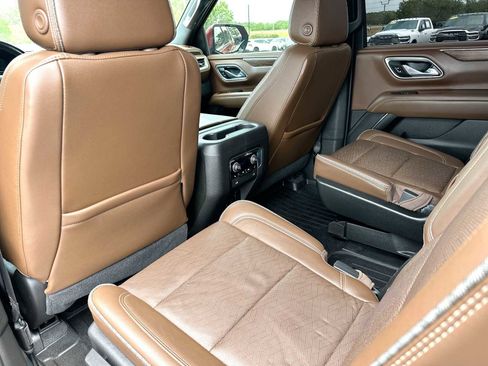 Used 2021 Chevrolet Suburban High Country w/ Premium Package AWD/4WD image 24
