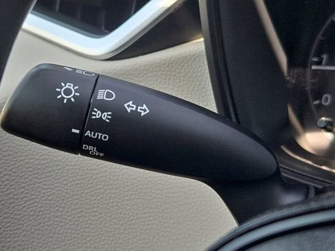 Used 2025 Toyota Corolla LE FWD image 29