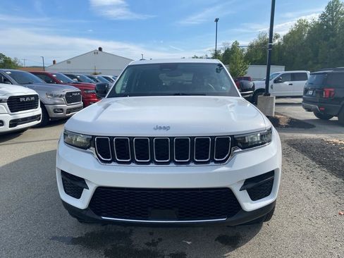 Used 2023 Jeep Grand Cherokee Laredo w/ Luxury Tech Group I AWD/4WD image 6