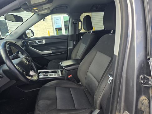 Used 2022 Ford Explorer XLT image 12