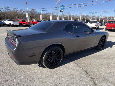 Used 2020 Dodge Challenger SXT w/ Driver Convenience Group image 5