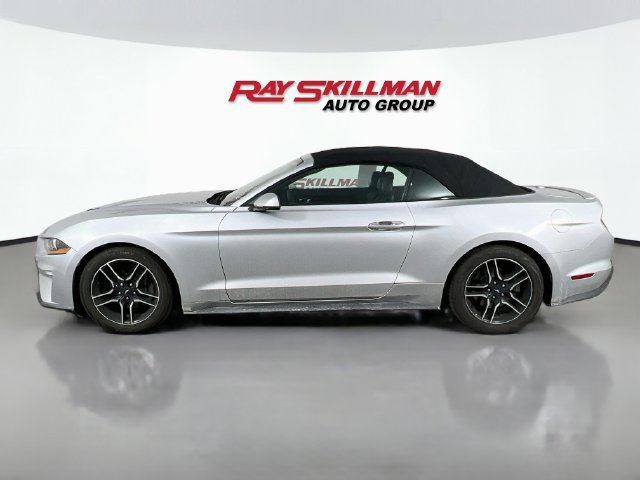 Used 2018 Ford Mustang Premium RWD image 4