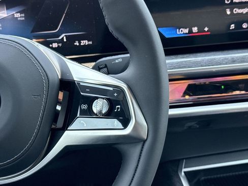 Used 2025 BMW i7 eDrive50 w/ Premium Package image 24