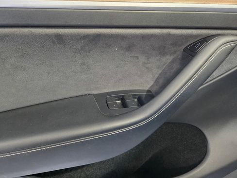 Used 2022 Tesla Model Y Long Range image 13