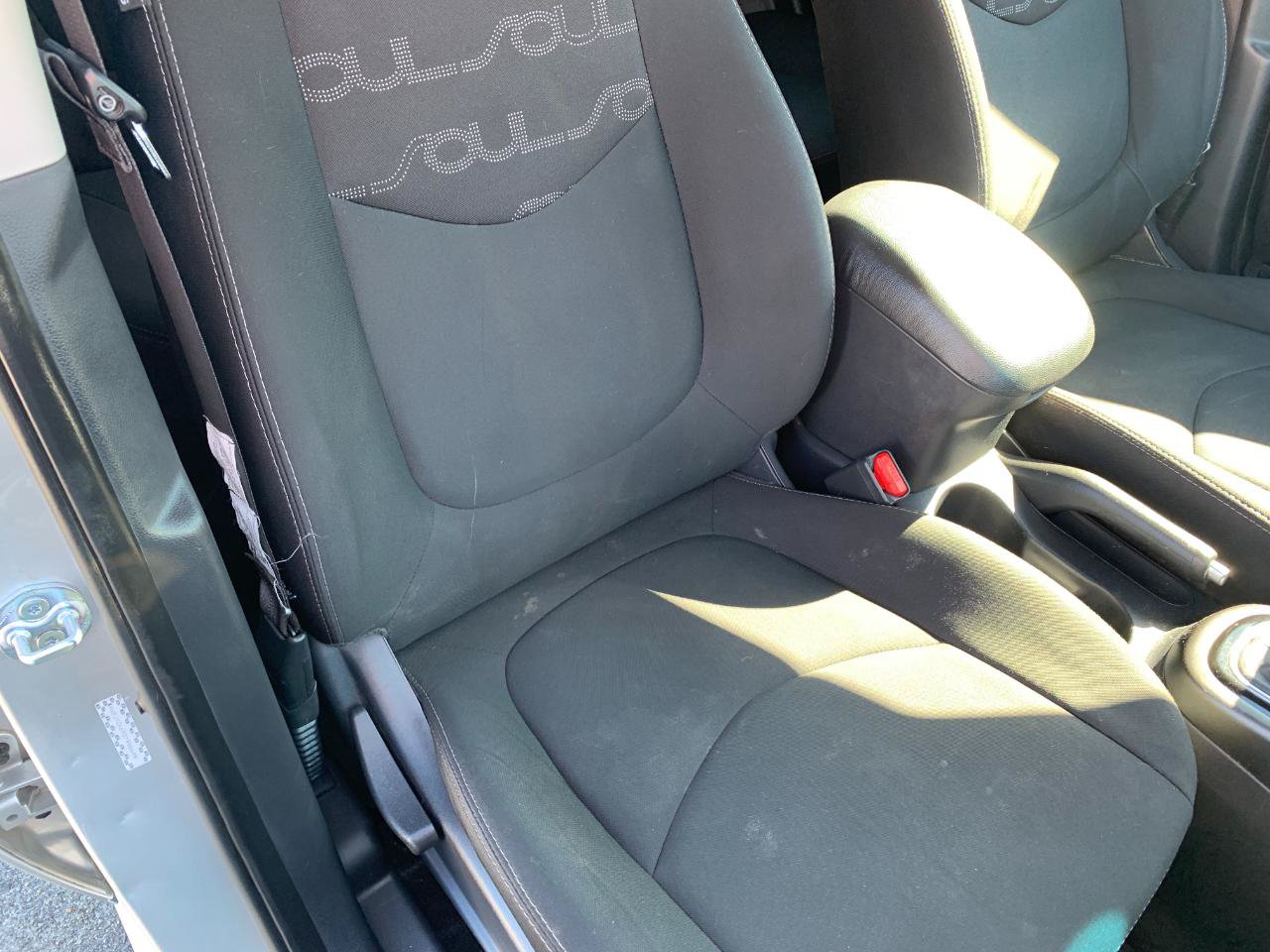 Used 2013 Kia Soul + w/ Audio Pkg FWD image 37