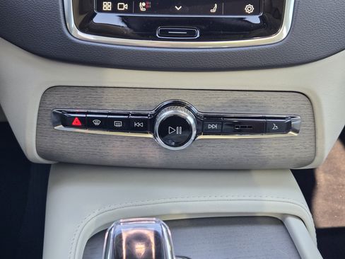 Used 2025 Volvo XC90 B6 Ultra w/ Protection Package Premier image 29