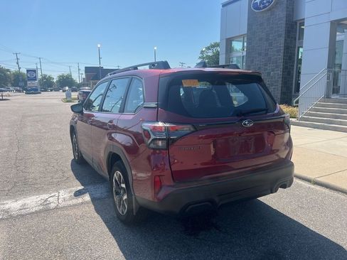 Used 2025 Subaru Forester AWD/4WD image 6