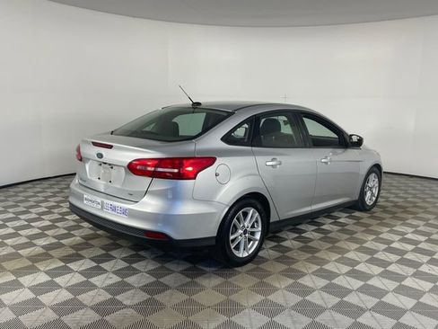 Used 2016 Ford Focus SE w/ SE Power Seat Package image 15