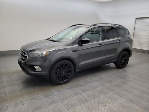 Used 2017 Ford Escape SE w/ SE Sport Appearance Package FWD image 2