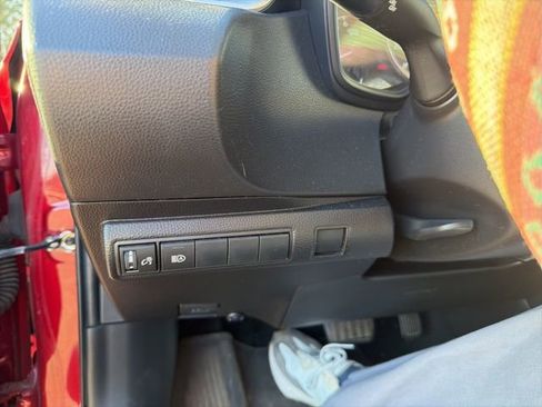 Used 2022 Toyota Corolla LE image 8