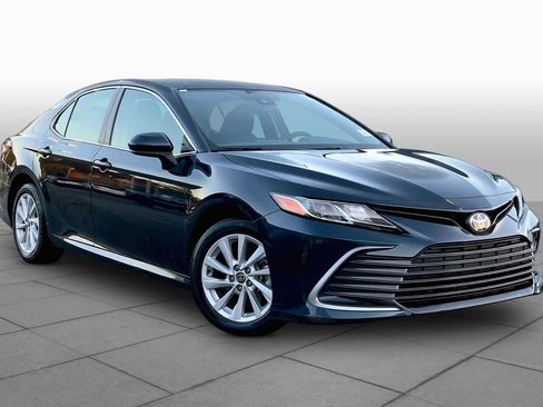 Used 2021 Toyota Camry LE FWD image 3