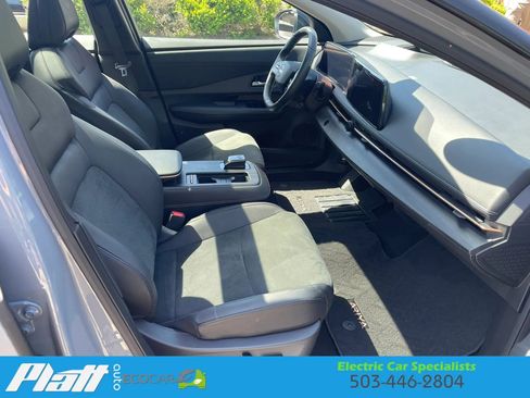 Used 2023 Nissan Ariya AWD image 54