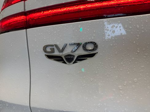Used 2024 Genesis GV70 2.5T AWD/4WD image 9