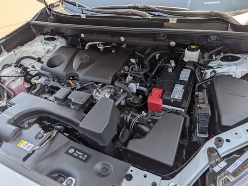 Used 2022 Toyota RAV4 XLE w/ Convenience Package FWD image 20