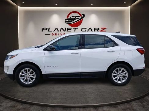 Used 2019 Chevrolet Equinox LS w/ LPO, Cargo Package FWD image 2