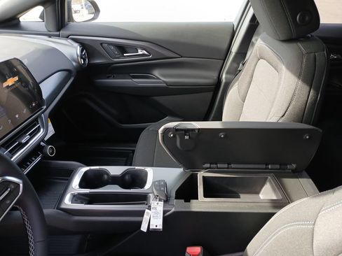 New 2026 Chevrolet Equinox EV LT w/ Comfort Package FWD image 24