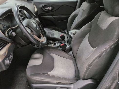 Used 2014 Jeep Cherokee Latitude w/ Cold Weather Group image 16