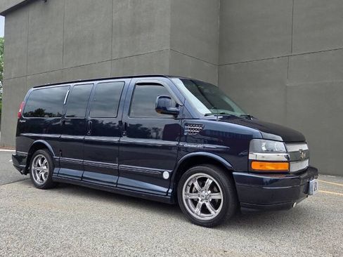 Used 2010 Chevrolet Express 1500 AWD w/ Preferred Equipment Group image 3