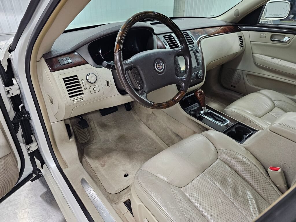 Used 2009 Cadillac DTS FWD image 28