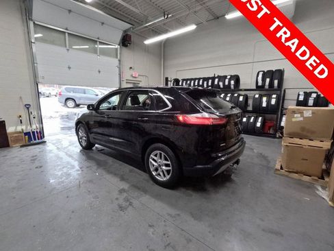 Used 2022 Ford Edge SEL w/ Convenience Package image 4