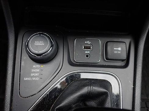 Used 2019 Jeep Cherokee Limited w/ Trailer Tow Group AWD/4WD image 19