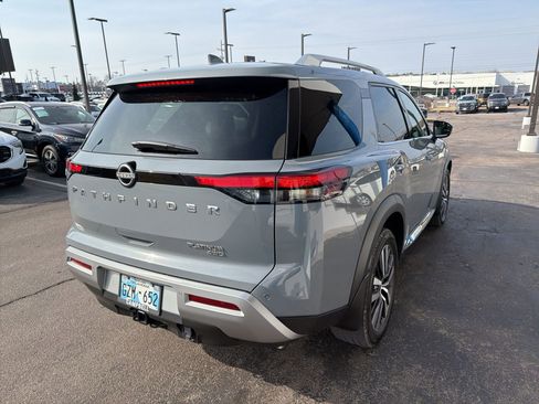 Used 2022 Nissan Pathfinder Platinum w/ Cargo Package image 4