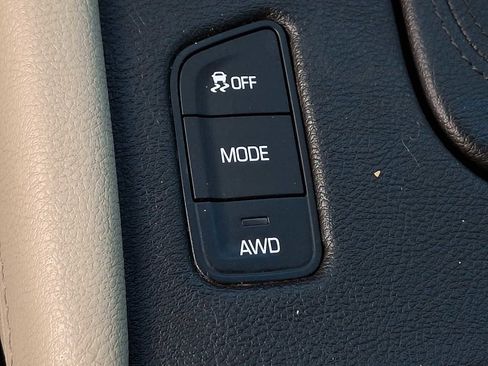 Used 2018 Cadillac XT5 AWD image 16