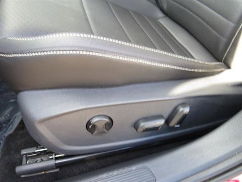 Used 2023 Volkswagen Jetta SE w/ Panoramic Sunroof Package image 10