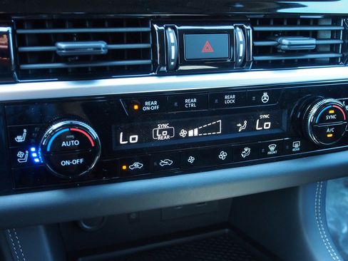 New 2025 Nissan Pathfinder Platinum w/ Cargo Package image 25