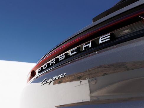 Certified 2024 Porsche Cayenne AWD/4WD image 12