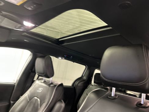 Used 2024 Chrysler Pacifica Limited w/ S Appearance Package image 23