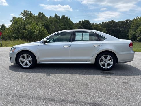 Used 2012 Volkswagen Passat 2.5 SE FWD image 2