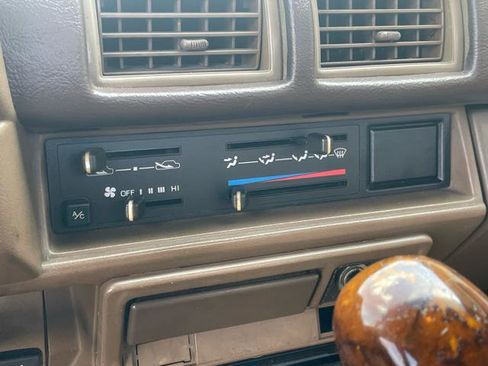 Used 1987 Toyota Pickup 4x4 Regular Cab image 23