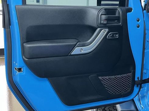 Used 2018 Jeep Wrangler Unlimited Sahara w/ Connectivity Group image 16