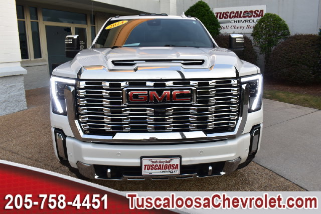 Used 2024 GMC Sierra 2500 Denali w/ Technology Package AWD/4WD image 4