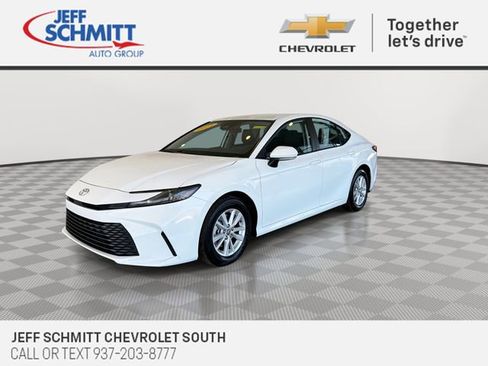 Used 2025 Toyota Camry LE image 5