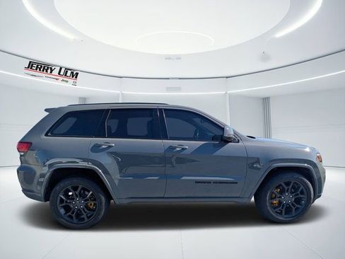 Used 2020 Jeep Grand Cherokee Altitude image 2