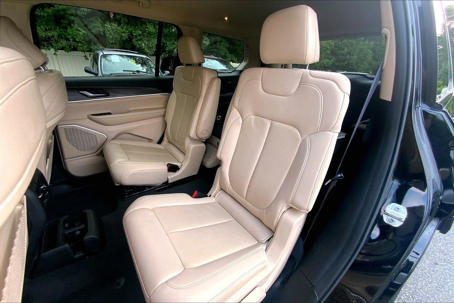 Used 2021 Jeep Grand Cherokee L Limited AWD/4WD image 27