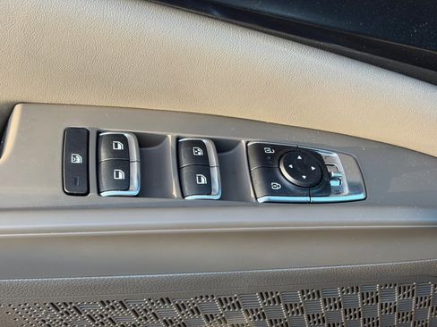 Certified 2025 Kia Carnival LXS FWD image 8